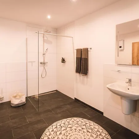 Stylische Im Zentrum Von 普鲁姆